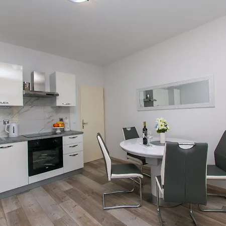 Miranda Apartment Dugi Rat