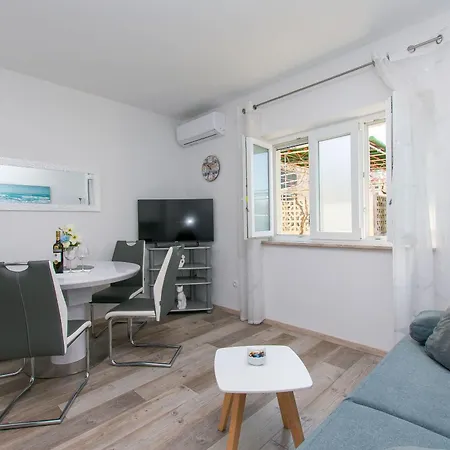 Miranda Apartment